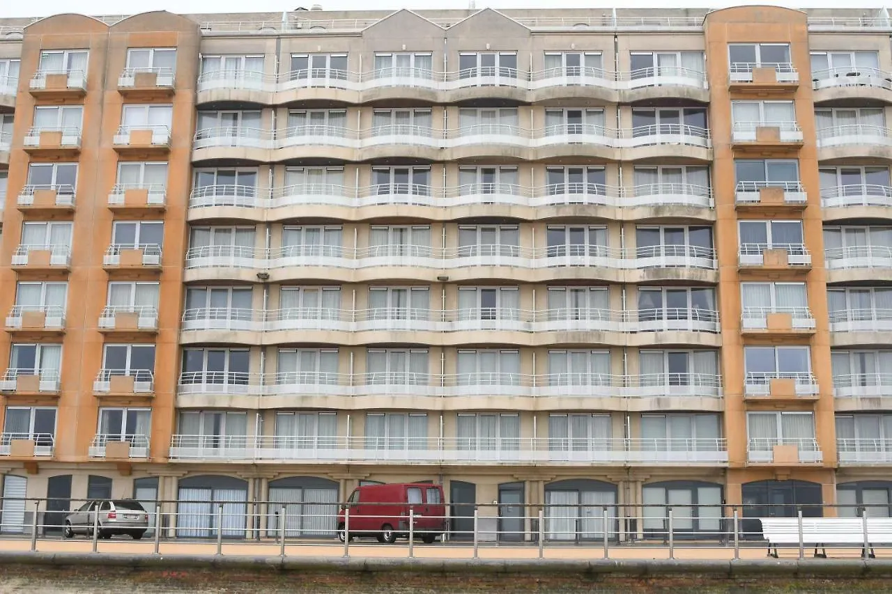 Appartement Studio Zwembad Met Frontaal Zeezicht Ostende
